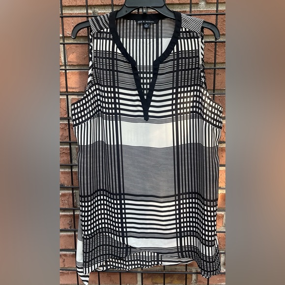 Zac & Rachel Tops - Zac & Rachel Black and White Blouse EUC Size XL